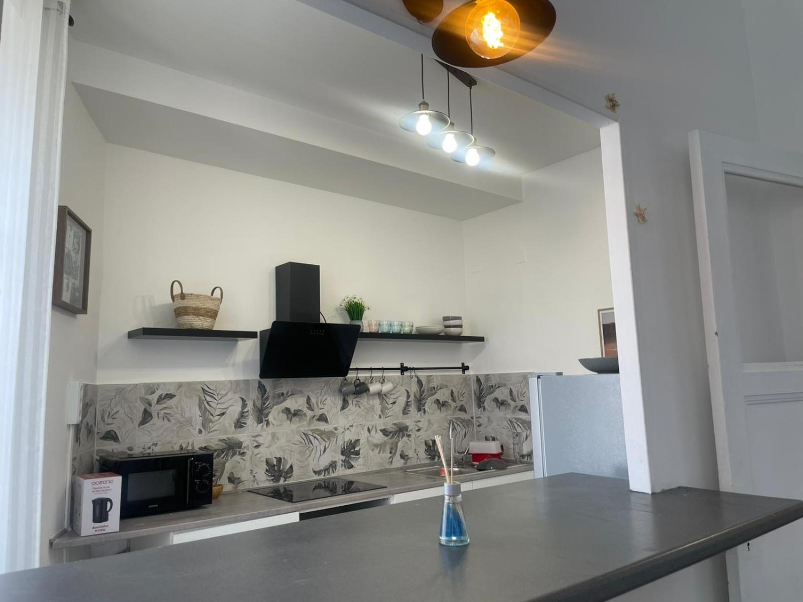 Etoile De Magnifique Deco Et Sable Fin, Votre Sejour A Commence Ici, Centre-ville Appartement Marseilles